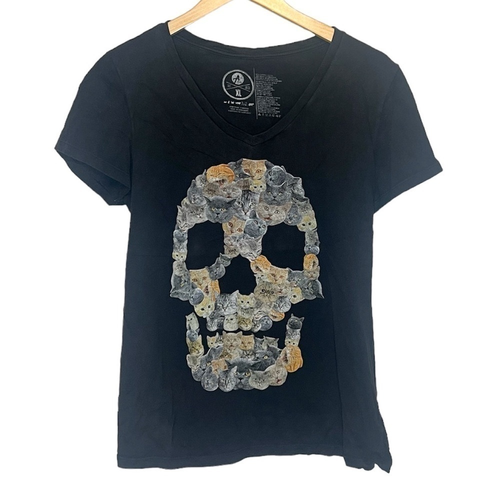 A Lab Get Wild Cat Skull Face Graphic V-Neck Baby Tee XL